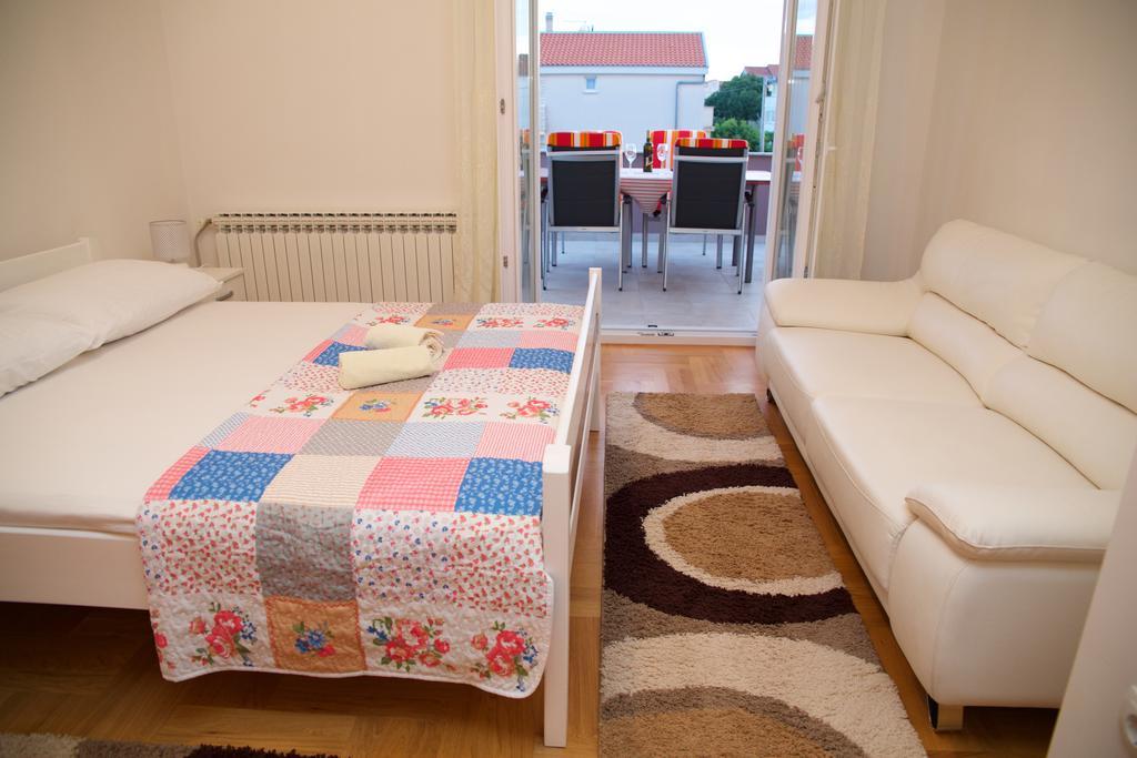 Banic Apartments With Pool Biograd Na Moru Eksteriør bilde