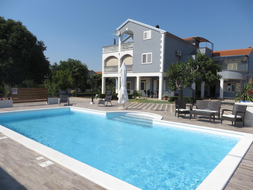 Banic Apartments With Pool Biograd Na Moru Rom bilde