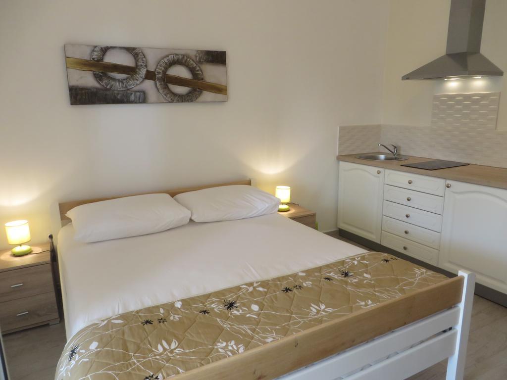 Banic Apartments With Pool Biograd Na Moru Rom bilde