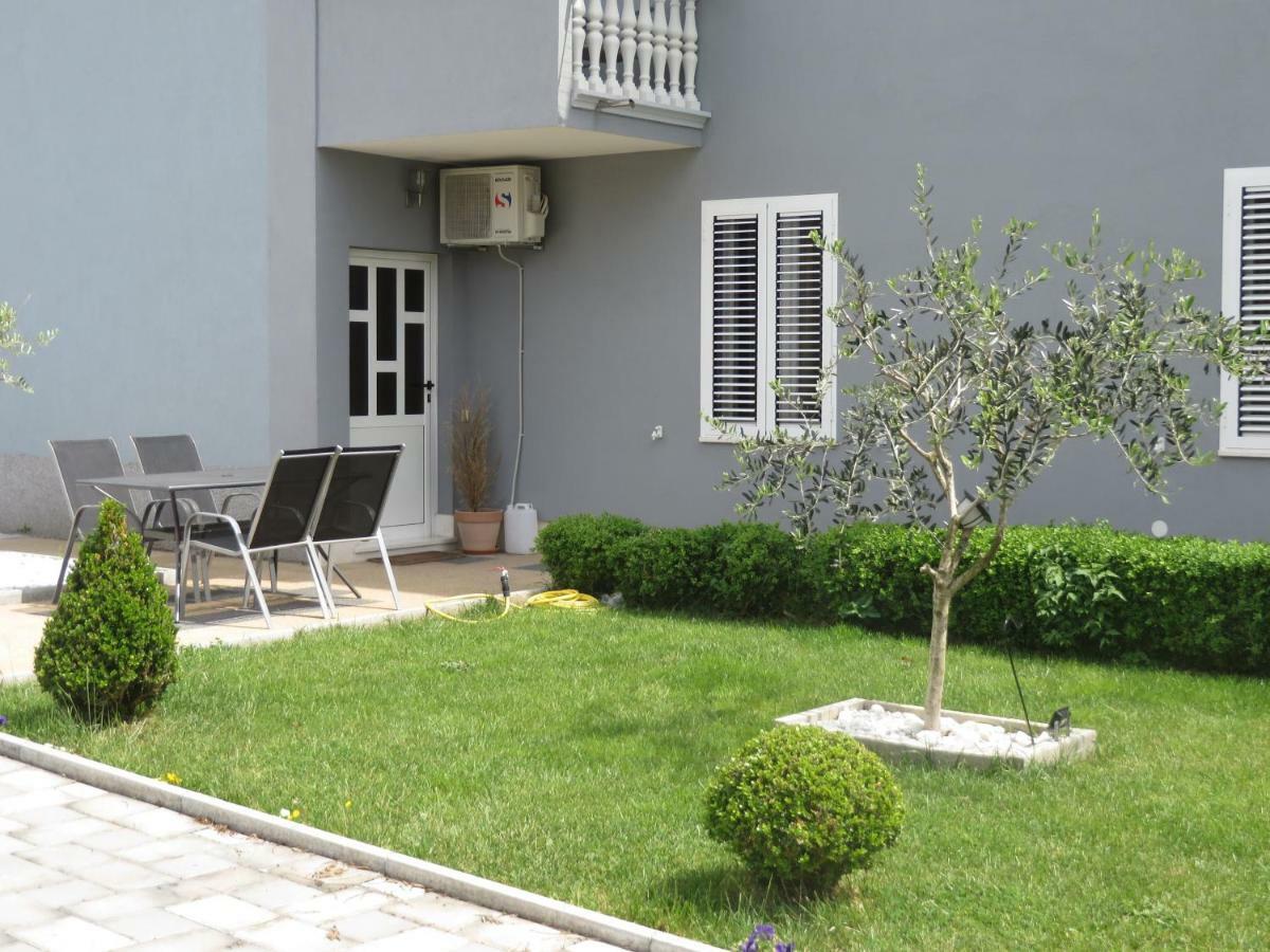 Banic Apartments With Pool Biograd Na Moru Eksteriør bilde